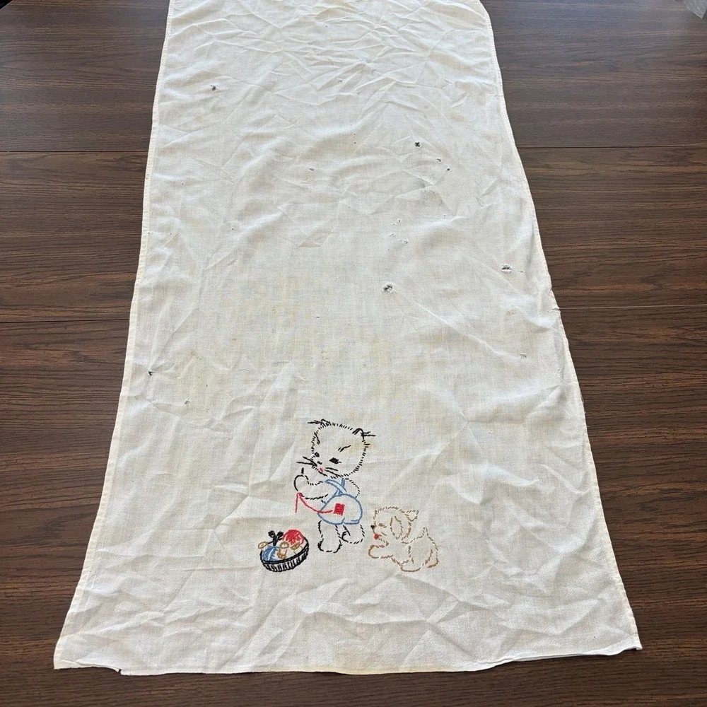 Vintage Embroidered Kitten Puppy Linen Towel 19x27 Craft Fabric Cutter Upcycle